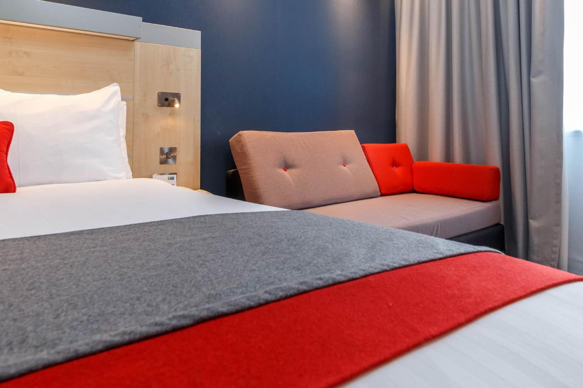 Holiday Inn Express Walsall M6, J10 By Ihg Eksteriør billede