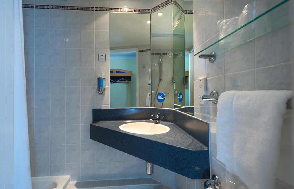 Holiday Inn Express Walsall M6, J10 By Ihg Eksteriør billede