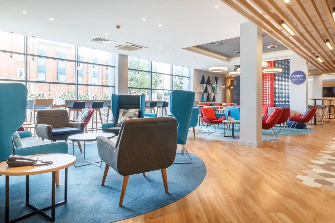 Holiday Inn Express Walsall M6, J10 By Ihg Eksteriør billede